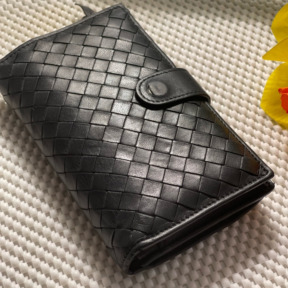Botega Venetta compact wallet